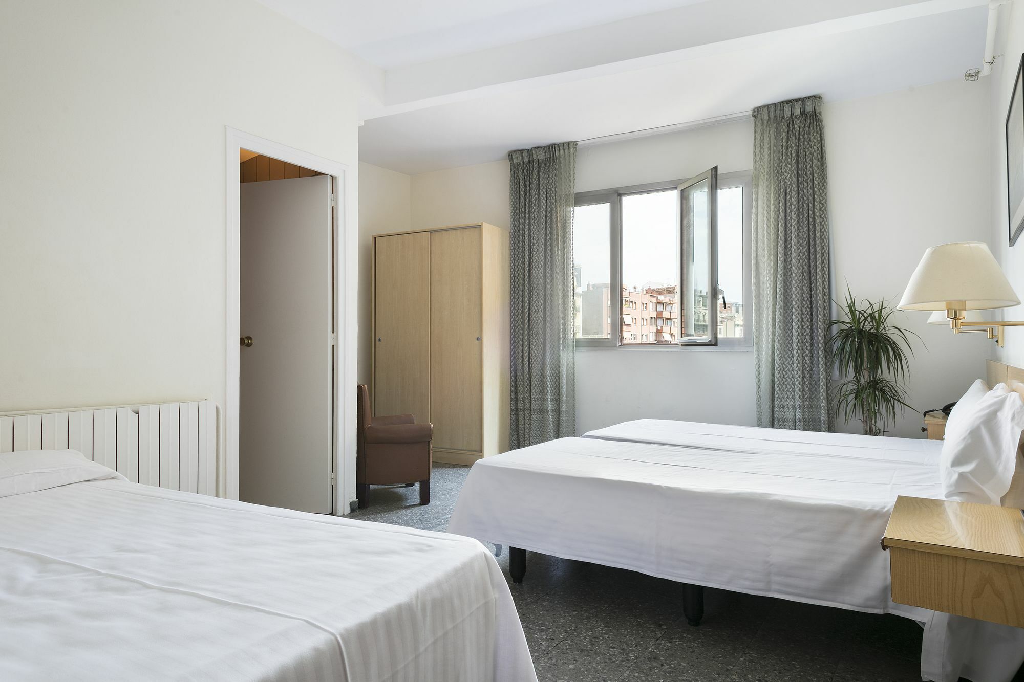 Hotel Climent Барселона Экстерьер фото